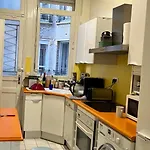 Typical Parisian Flat, close to metro&Bois