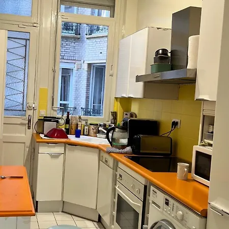 Appartamento Typical Parisian Flat, Close To Metro&bois Parigi